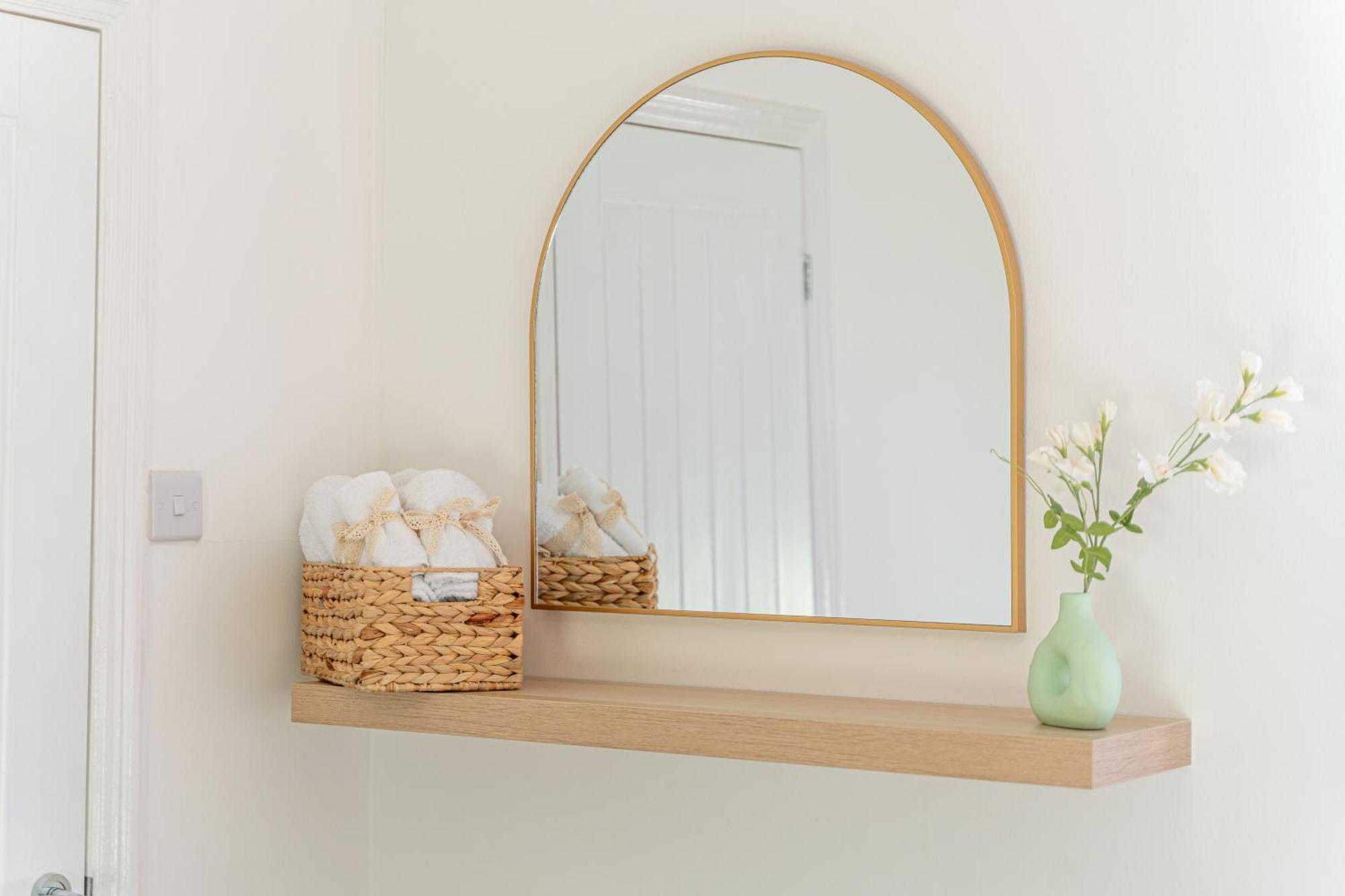 Holiday home Centre, Free Parking And Sleeps 8