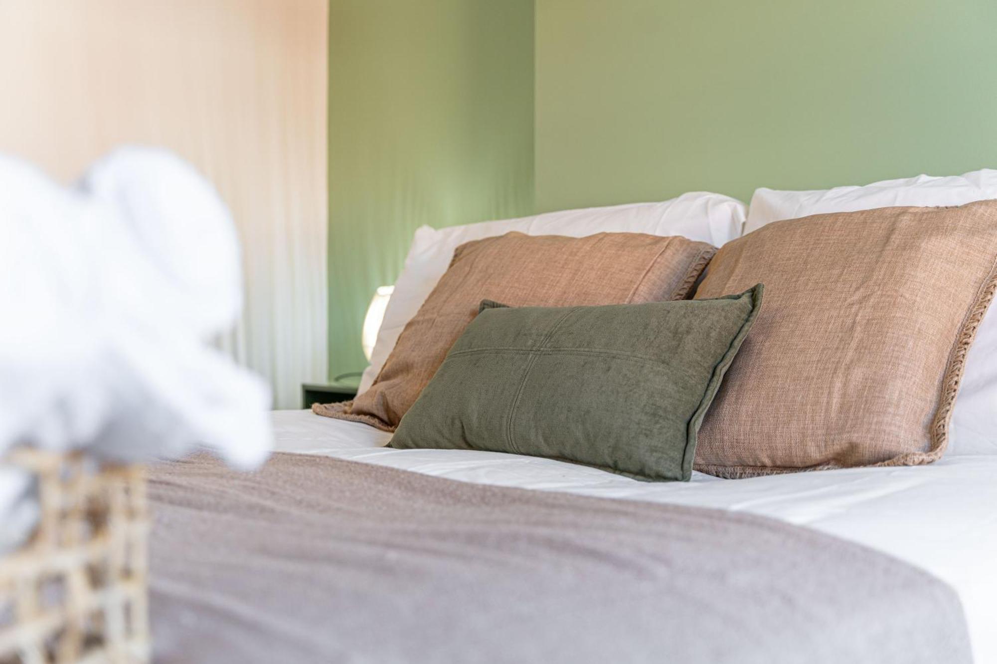 Centre, Free Parking And Sleeps 8 * Coventry